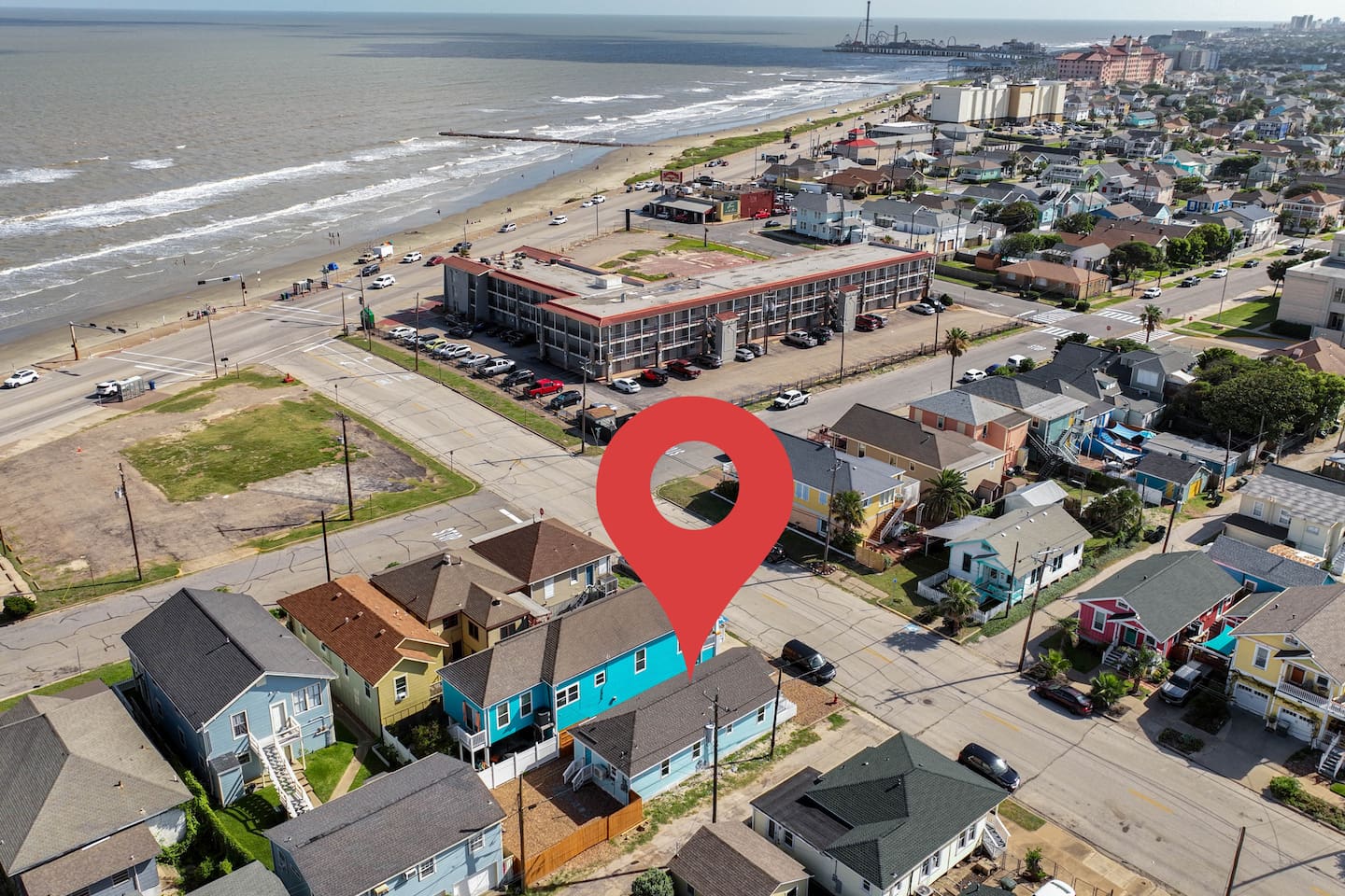 Family Beach Retreat • 1 Block to Seawall