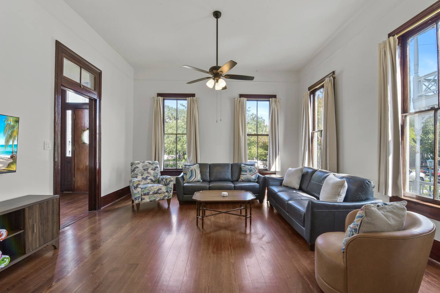 East End Apartment • 3 King Beds • Pet-Friendly