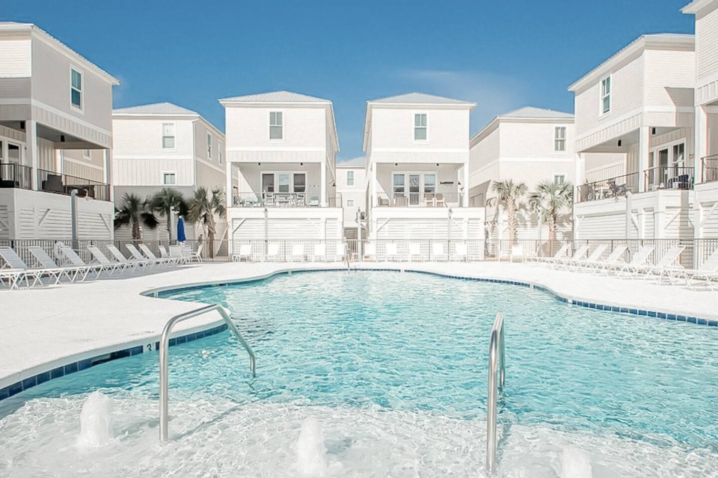 Steps to Beach | 7 Separate Beds | Pets | BBQ|Pool