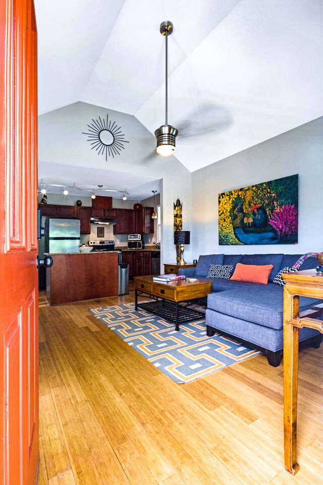 Picture Perfect - Close to downtown/EV Charger!