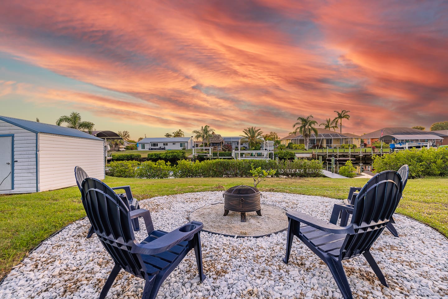 Canal home/boat ramp/dock/game room/firepit/lanai/sleeps 9
