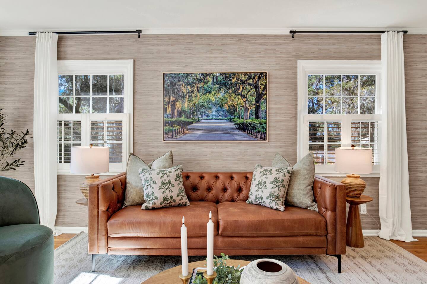 Peaceful Private Estate w/ Backyard Oasis + 5 TVs - Holiday Home
