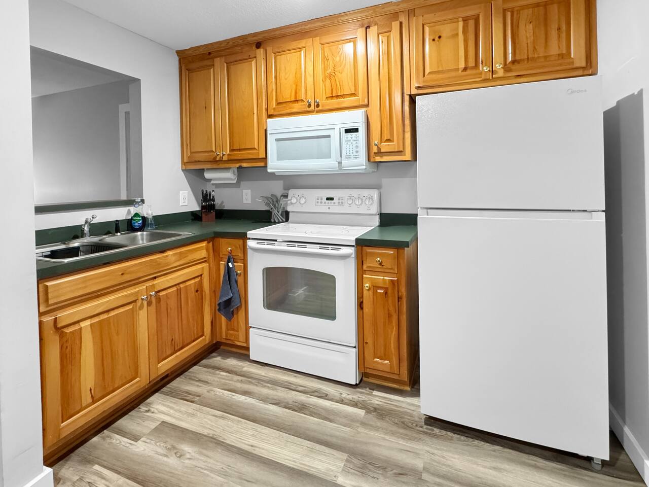 Full kitchen