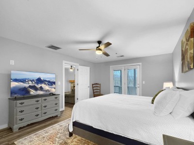 King bedroom with private TV at the Nacoochee condo