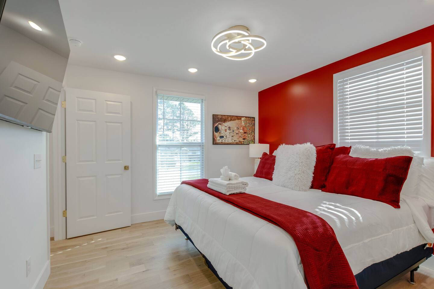 The Nashville Note: Music City Stay and Modern