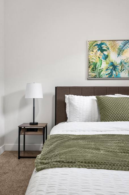 Spacious Modern 3 Bedroom Basement Suite