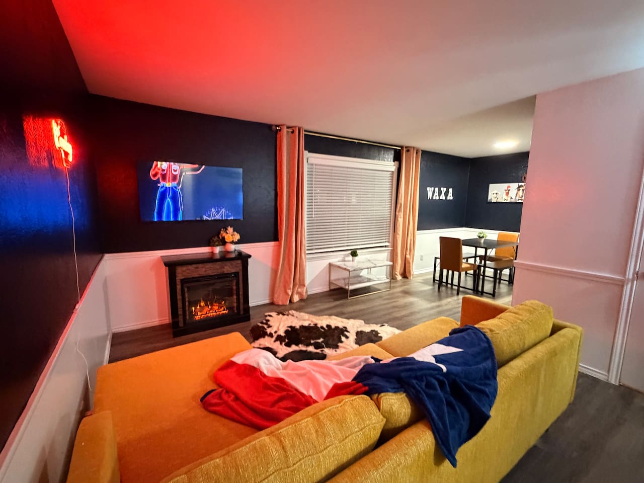 The Cowboy Club | Sleeps 4 | Heart of Waxahachie
