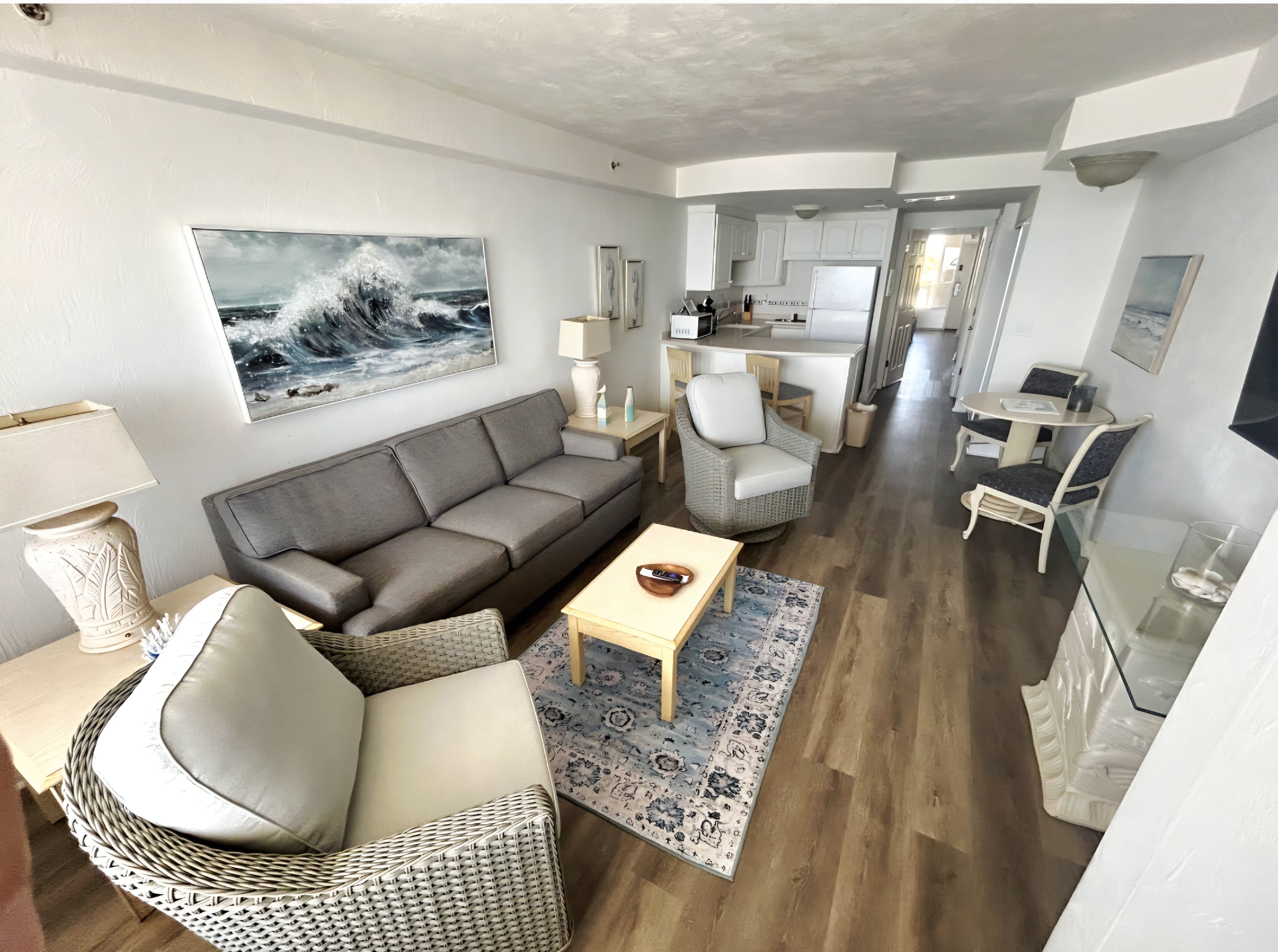 Oceanfront 1 bdrm w/balcony, pool, hot tub & more