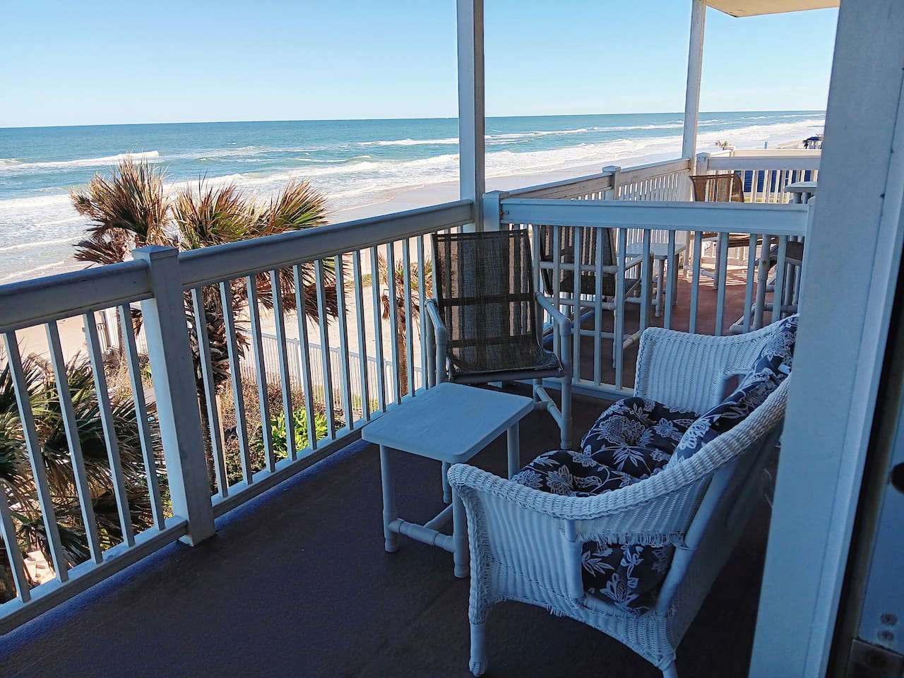 Oceanfront 1 bdrm w/balcony, pool, hot tub & more