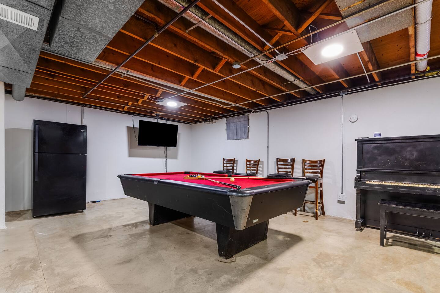 Game House Arcade Pool Ping Pong 3 Beds 2 Bath