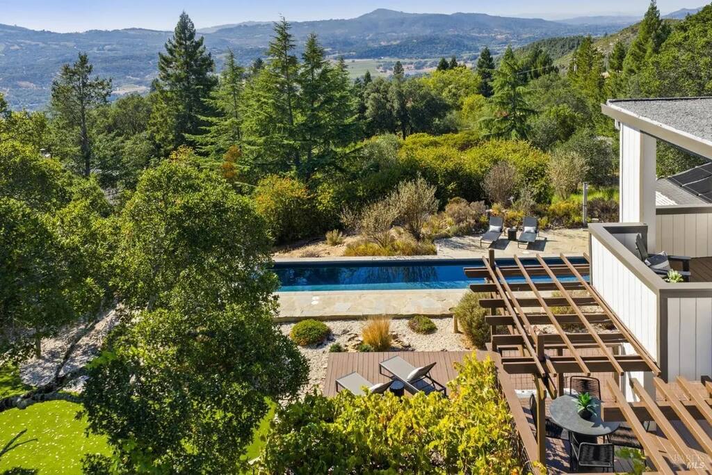 Mountain-top Wine Country Luxury - Pool, Hot Tub