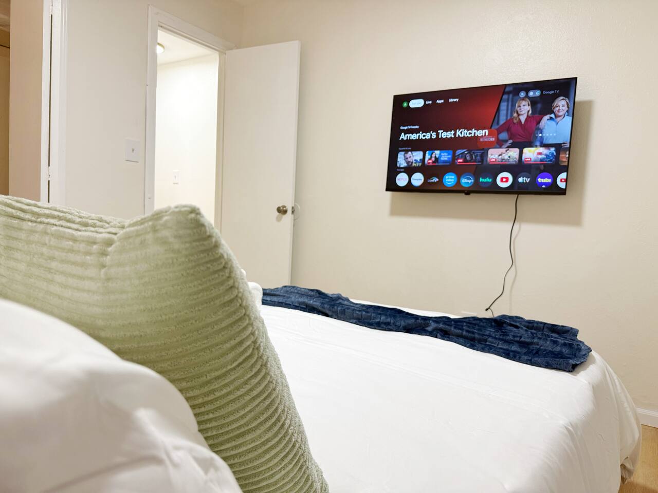 Henderson Homestead | 3BR/1BA Newly remodeled Apt