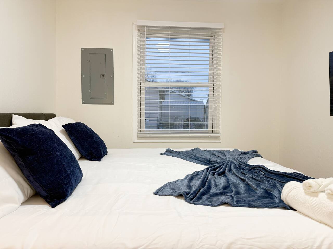 Henderson Homestead | 3BR/1BA Newly remodeled Apt