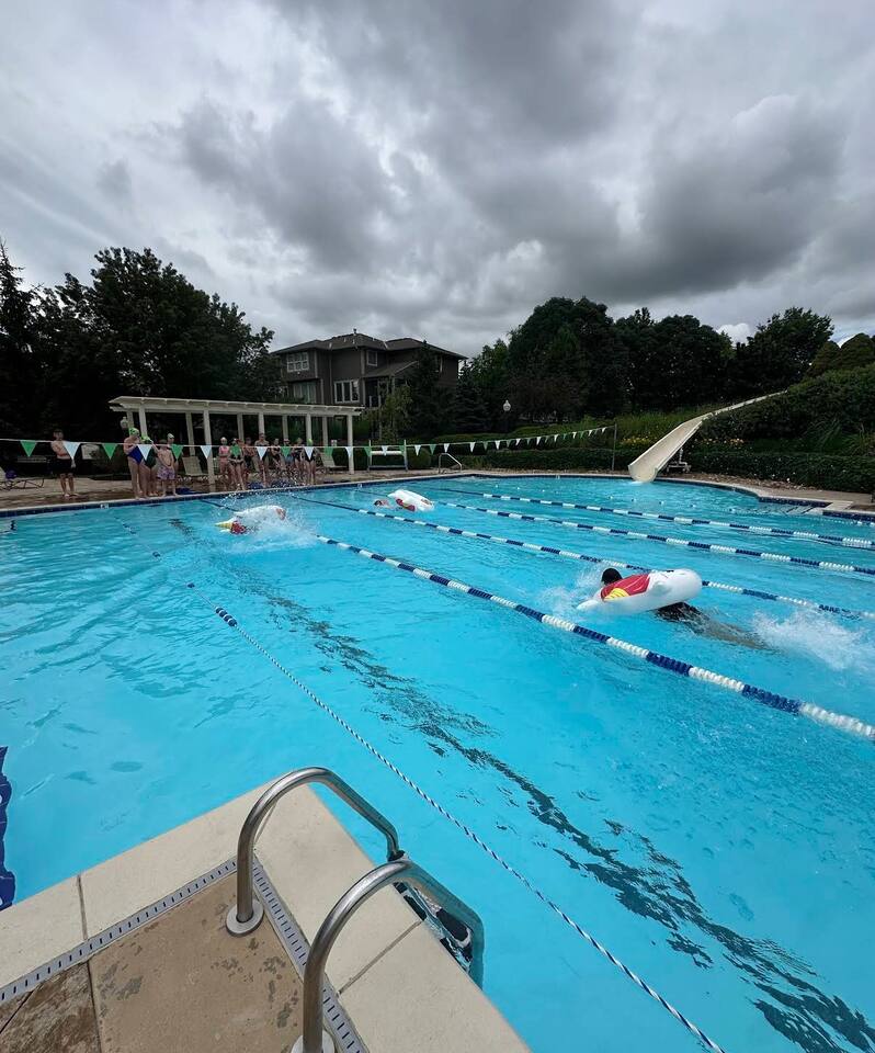 World Cup Executive Escape|Overland Park sleeps10