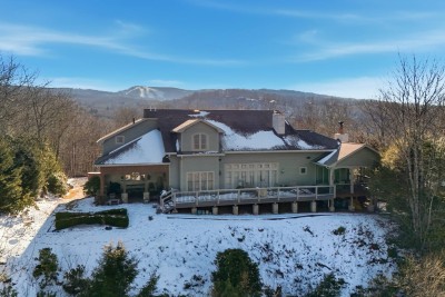 Winter transforms the lodge into a quiet, snow-kissed retreat. The peaceful setting feels magical, offering cozy indoor comfort paired with crisp mountain air just outside the door.