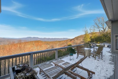 Lounge outdoors with panoramic mountain views stretching endlessly before you. This deck invites slow mornings with coffee, sunny afternoons, and unforgettable sunset moments high above the valley.