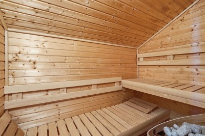 Detox and unwind in the private sauna, crafted with warm wood and calming simplicity. It’s the perfect way to relax tired muscles after a day of hiking, skiing, or simply enjoying the views.