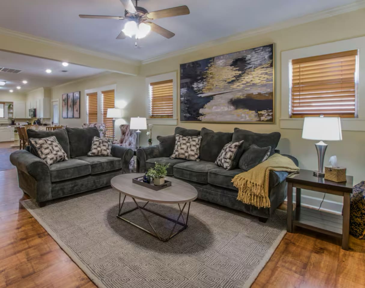 Waco House: Longer Stay, Perfect 4 Groups Dogs