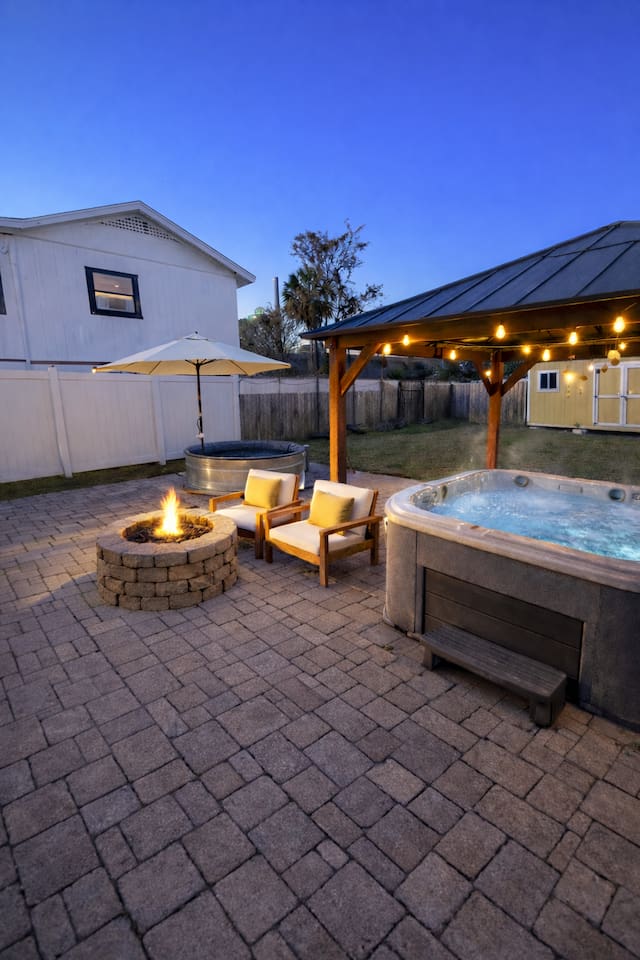 Coastal Bungalow | Firepit Pool Gazebo | Sleeps 7