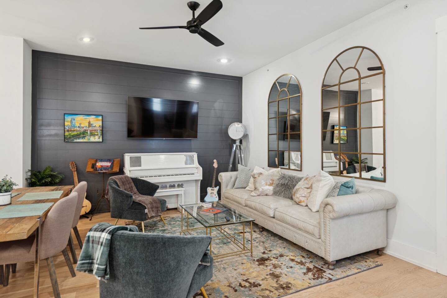 Huge Top-Floor 3BR for Families & Groups + Garage