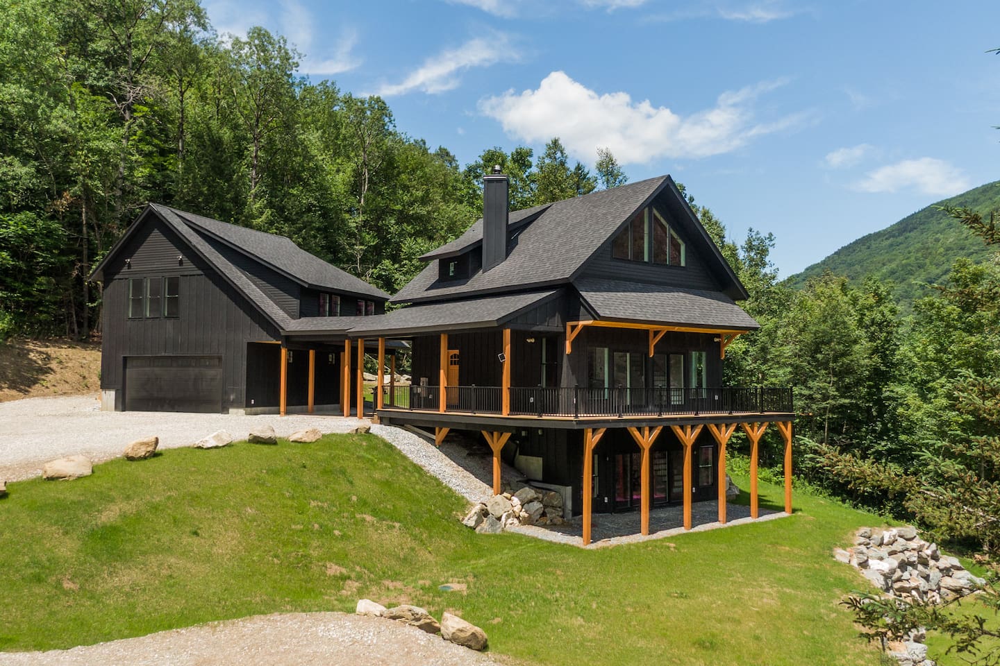 Skye Ridge Lodge: 5 Bed- 4.5Bath/Fireplace/Hot Tub