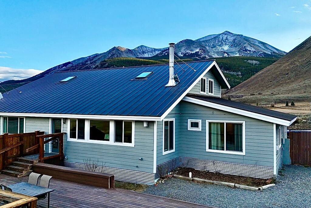 The Overlook: 180° Views, King Bed & Fast Wi-Fi