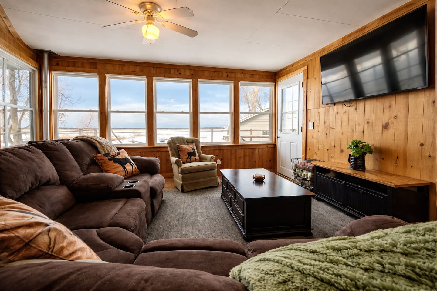 NEW | Cozy Lakefront Home | Game Room | Sleeps 8