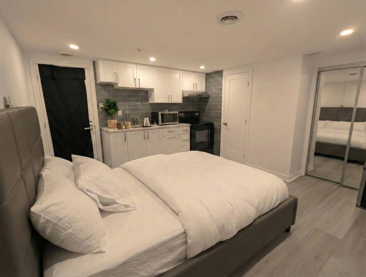 Cozy Studio w/ Stove, Fridge & Laundry | Near YUL