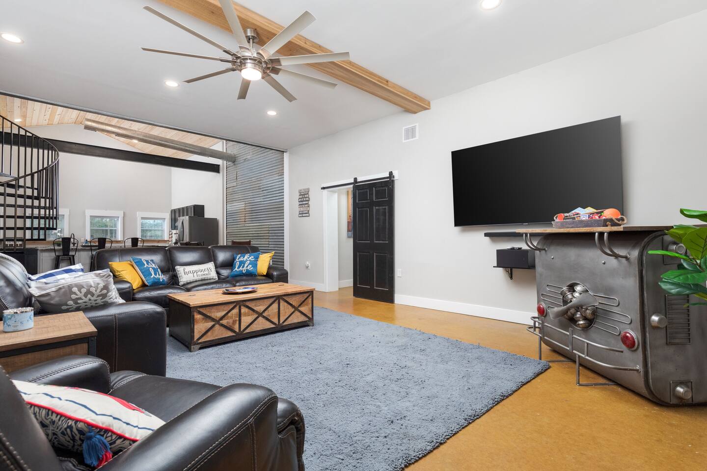 Lakeview Group Getaway Sleeps 18