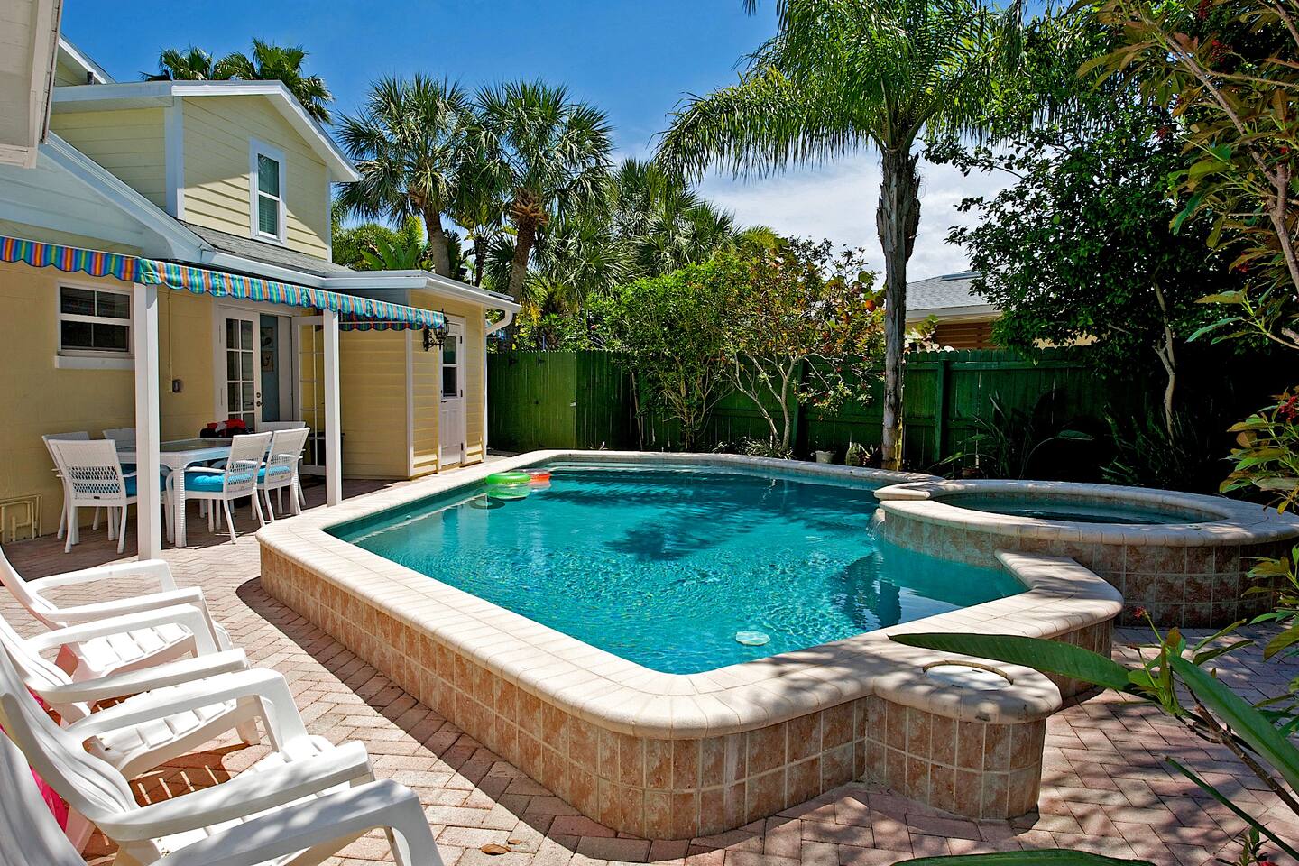Sea Breeze - Pool and Spa - 2 Houses to Beach