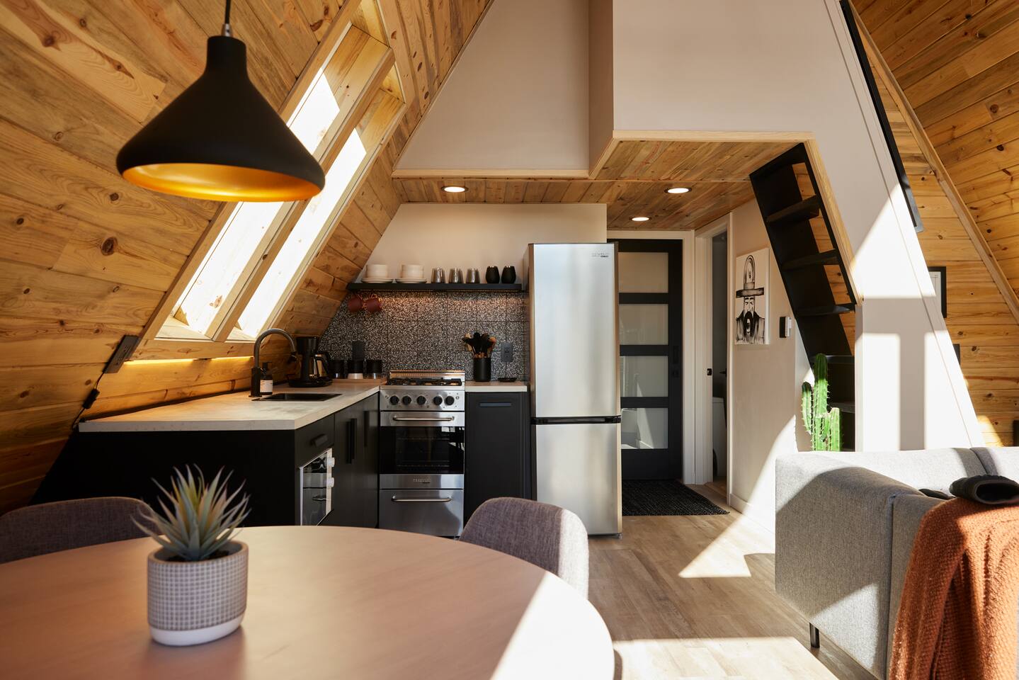 Elwood A-frame | Hot tub | Fire Pit | Pike's Peak