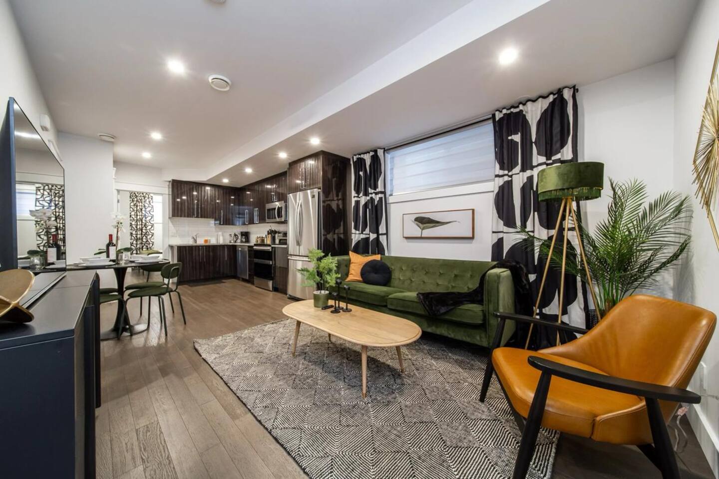 University Charming BNB*Legal Suit by subway, Slp4