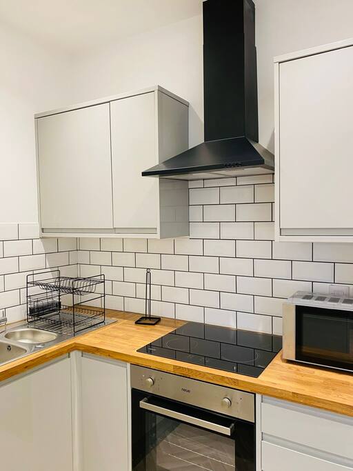 #106 Stylish 4Bedroom Retreat Walk to Rugby Centre