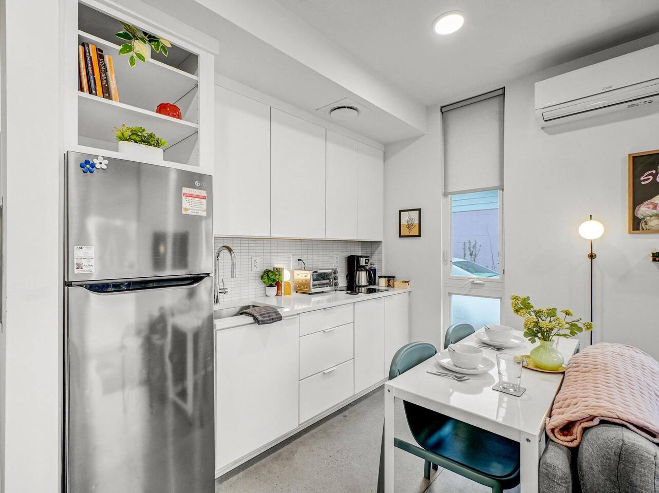 First Level Flat, Walkable, Downtown Vibe, PetsOK - Apartment