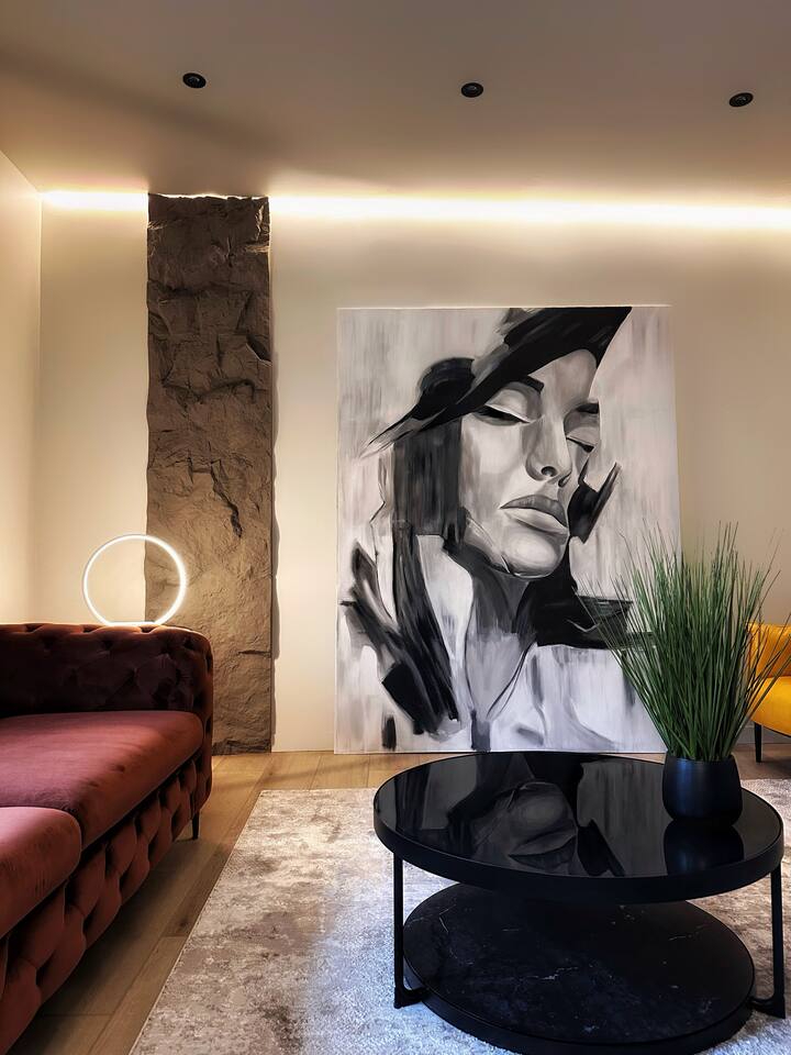 KING BED • Private Patio&Parking •Luxe City Escape