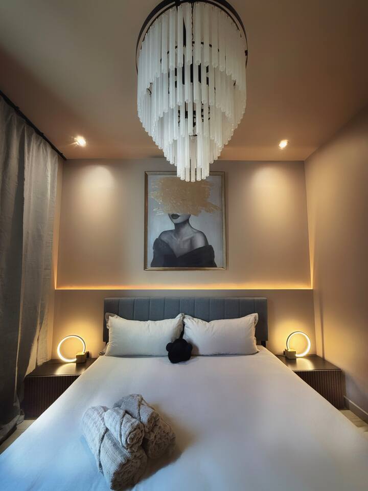 2 King Bedrooms •Free Parking•Elegant Chic Retreat