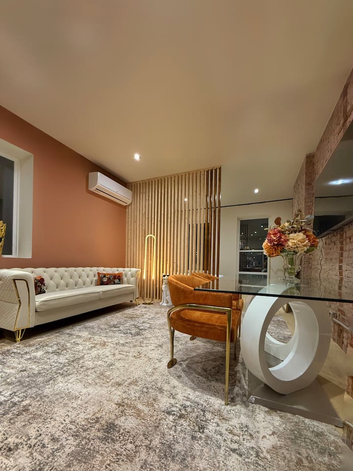 City View • Free Parking • 2 Beds • Prime Spot