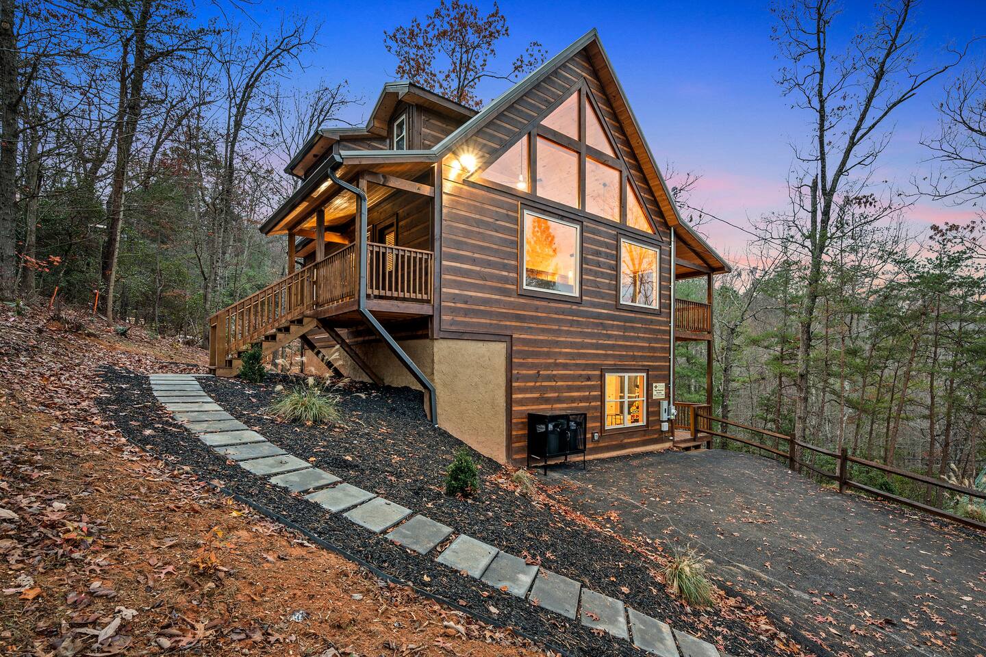 Peaceful Cabin • Hot Tub • Game Room • Fire Table