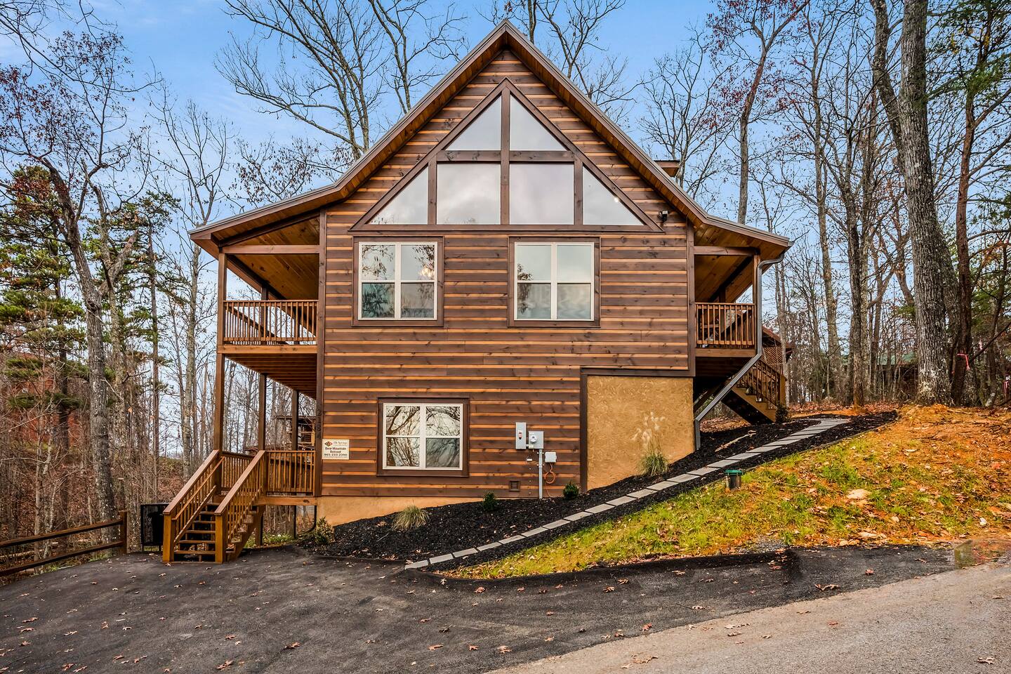 Hot Tub • Game Room • Fire Table | Family Cabin