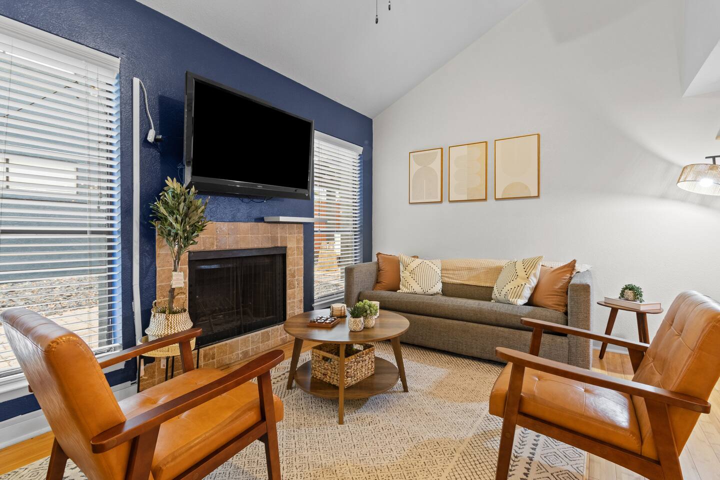 AustinHeat Spacious Townhome|Near Downtown|Parking
