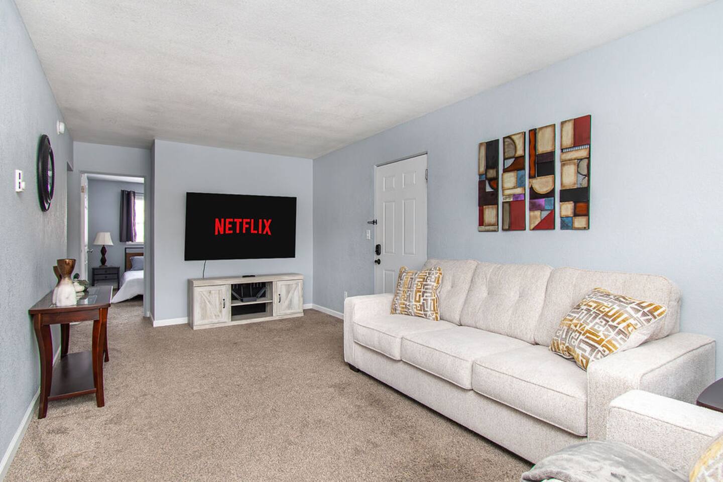 2BR I 4 mins to FargoDome, Free Pking, Queen x 2