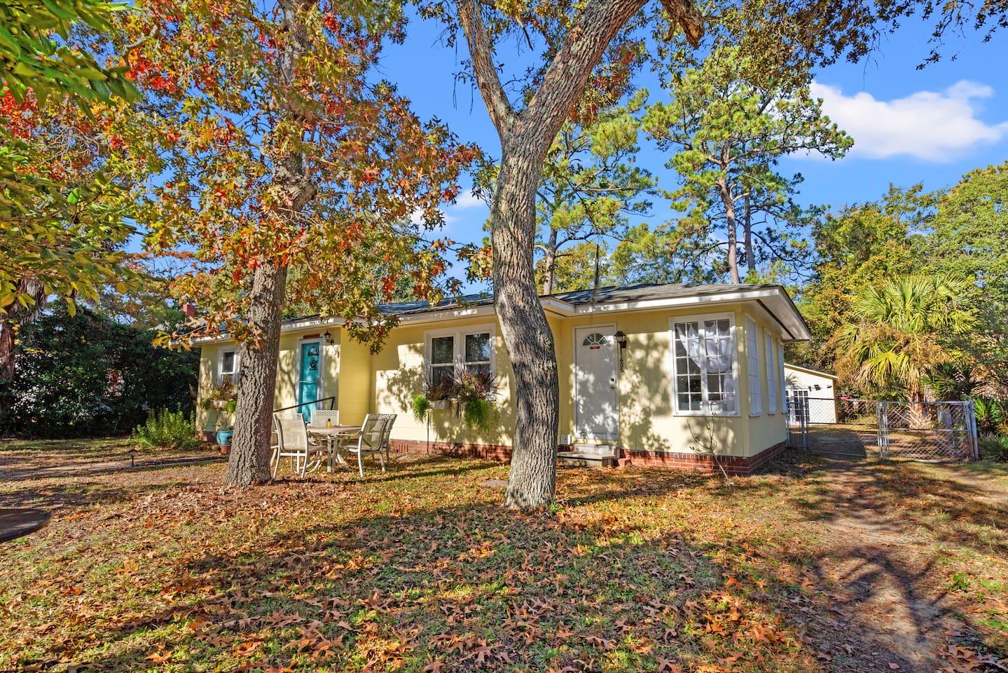 2 Nextdoor SingleFamily Homes w Hottub, Sleeps 30