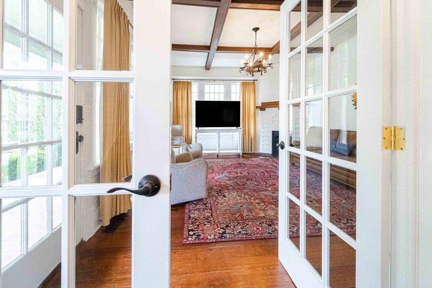 5 Bdrm 2 Kitchens 2 Laundry Pet Friendly