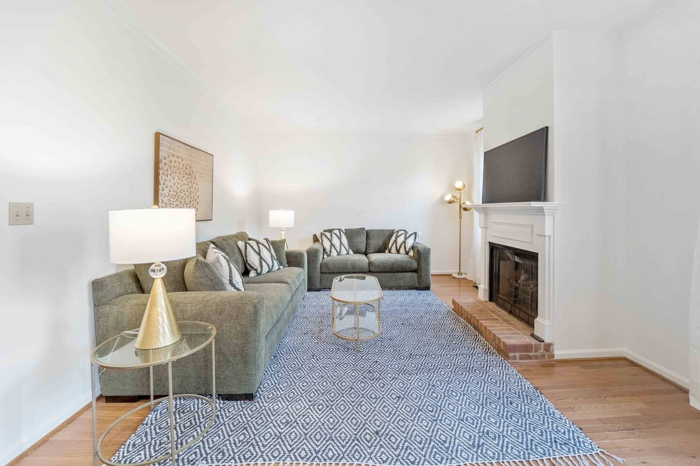 3 Bdrms 2 Bath - Cozy & Convenient Cottage