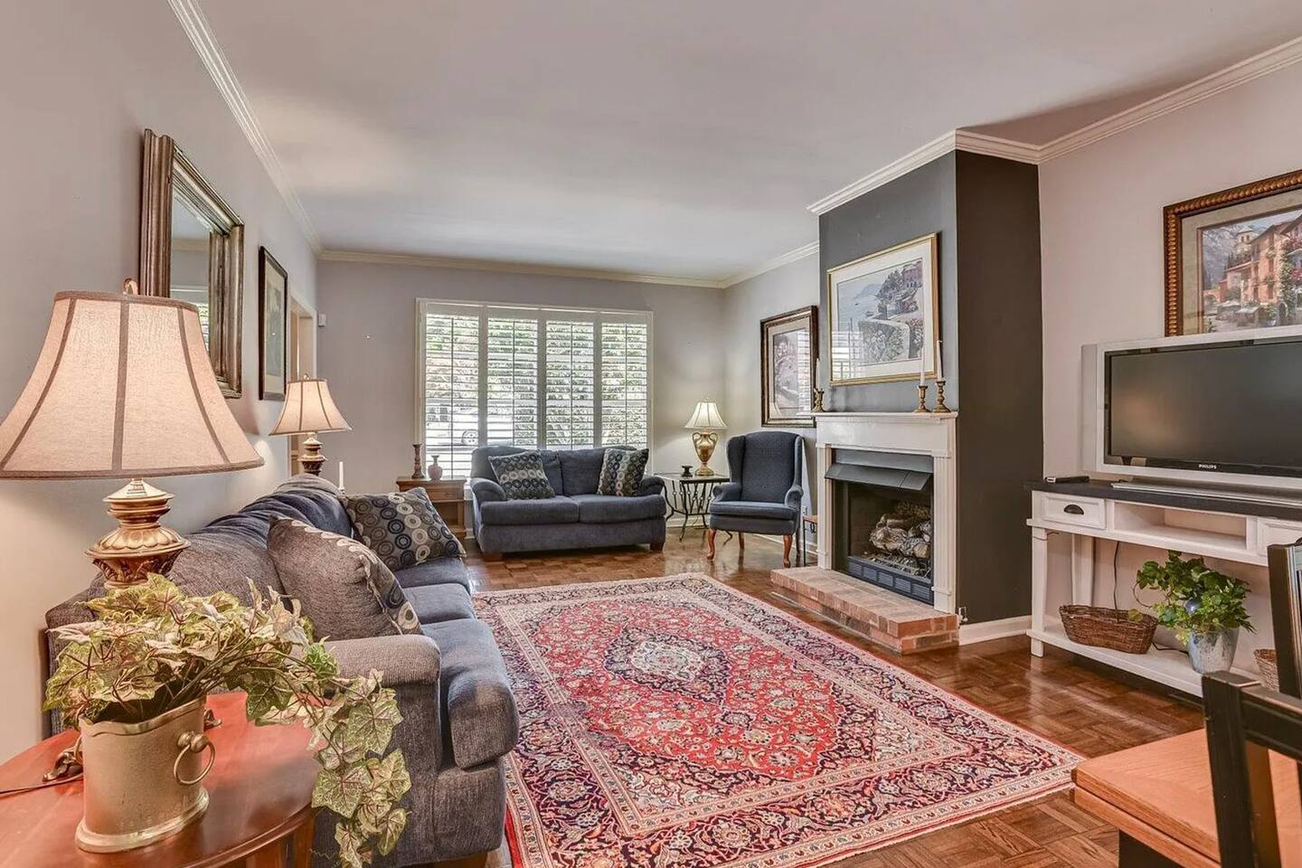 6 beds - 4 Bedrooms 3 Bathrooms