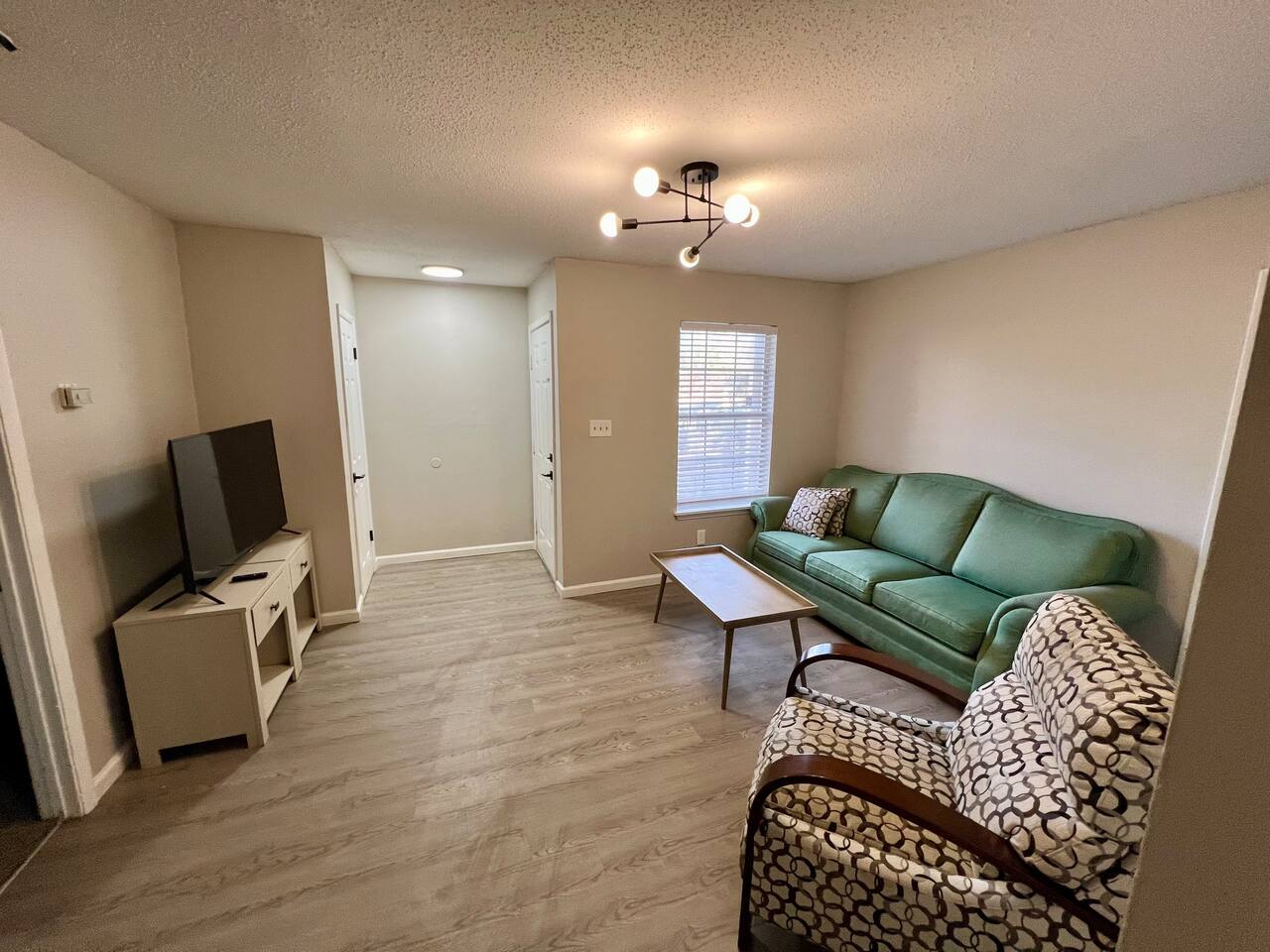 12 Beds 6 Bathrooms 3 Apartments