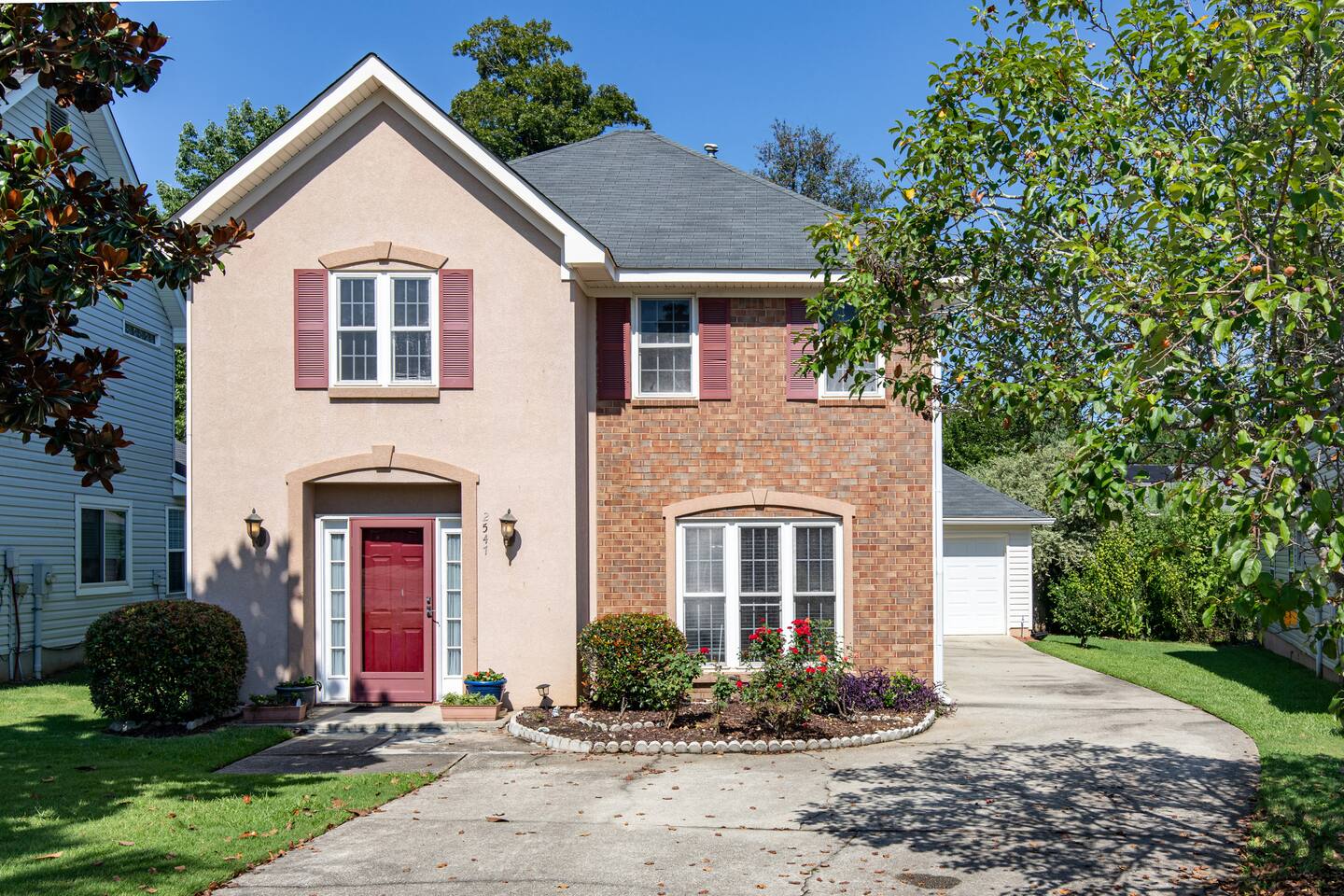 3 Bedroom 2.5 Bath Fenced Pet Friendly