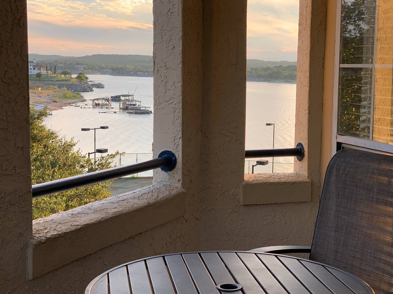 Island Escape|Sunsets| HotTub| Lake|Free Parking - Apartment