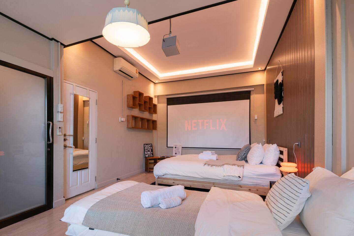 King Room + Fast Wi-Fi • Ekkamai BTS Nearby