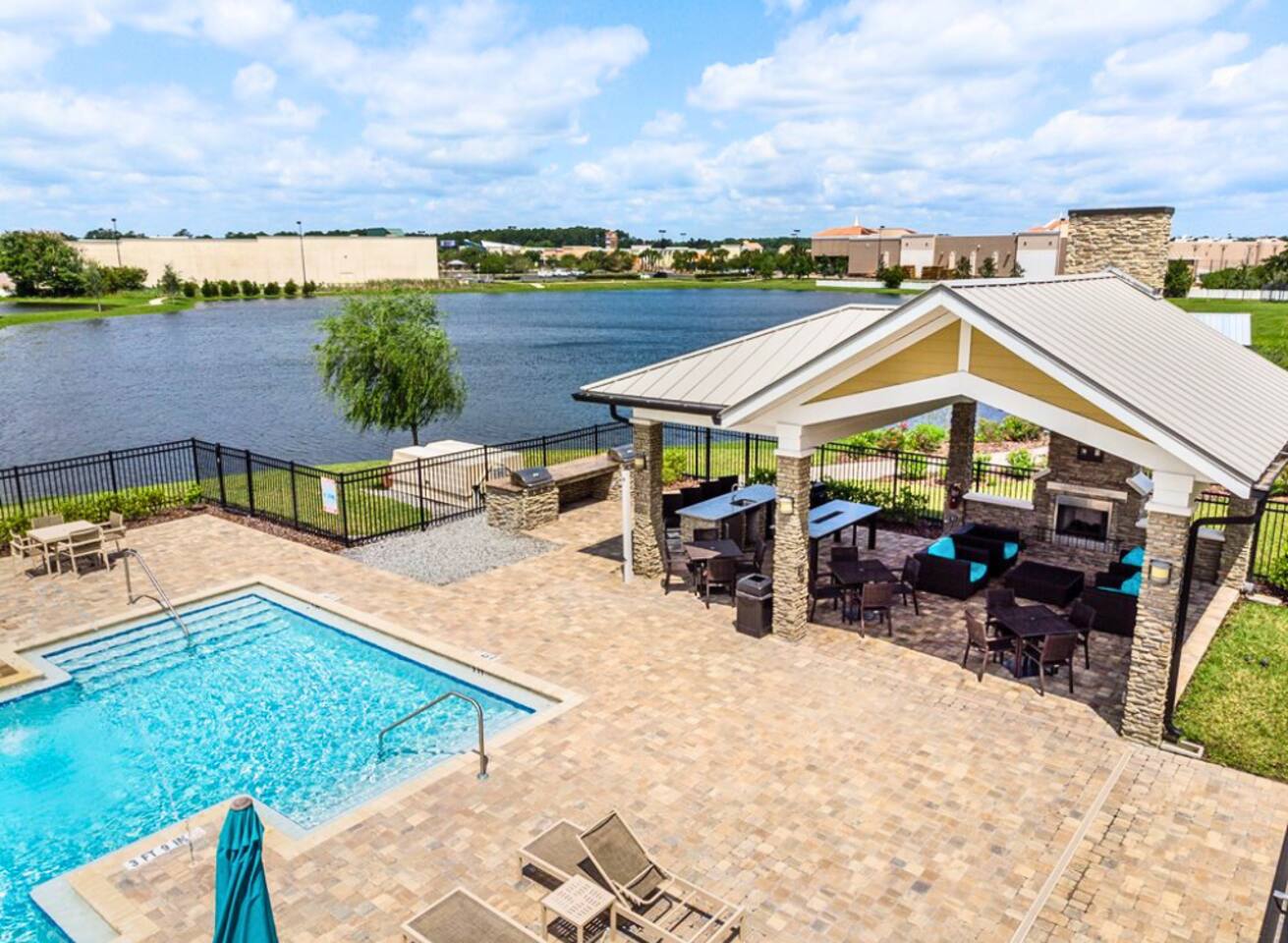 3BR Family Suite | Pool, Games, Gym, Free Parking - Apartment